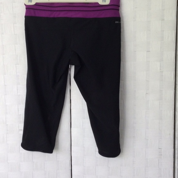 Woman’s Nike Running size M washable color black & purple. #432 - Picture 2 of 8